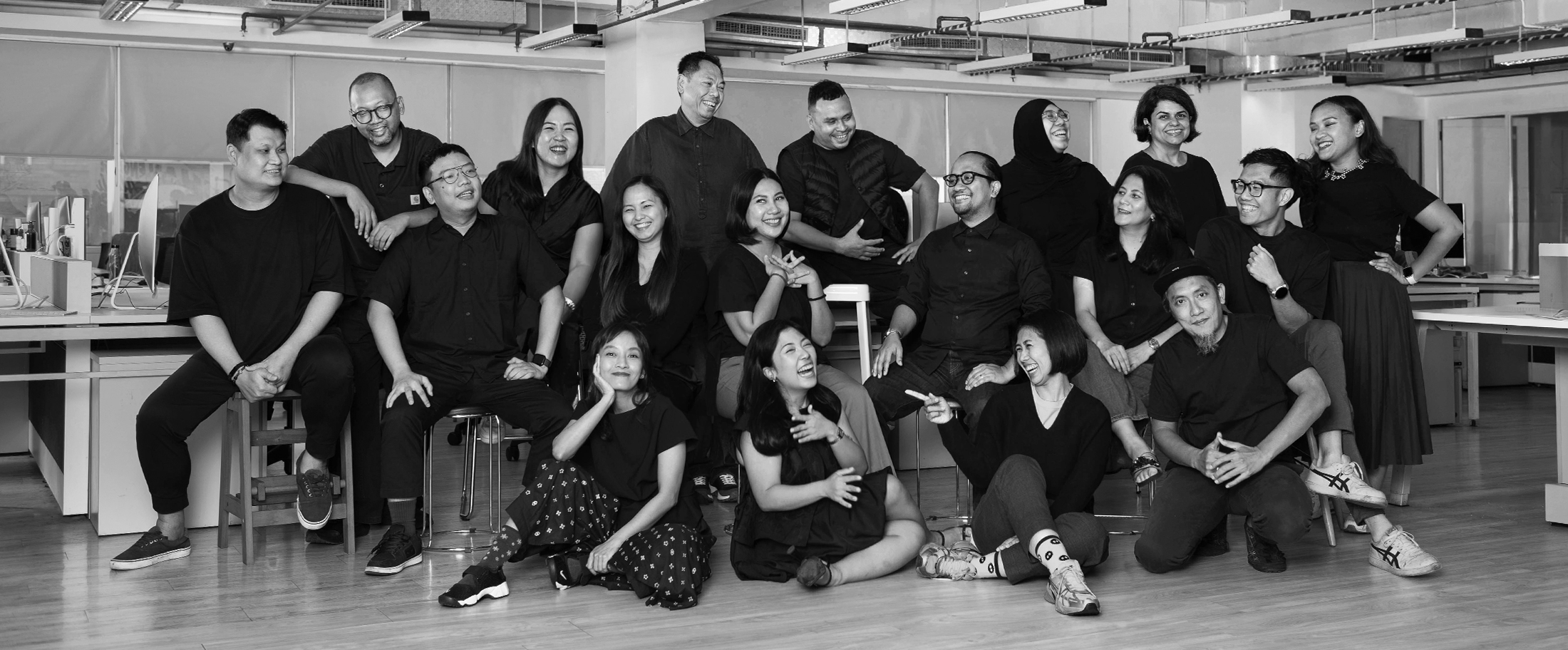 Leaders photoshoot 2200 x 912 informal bw 