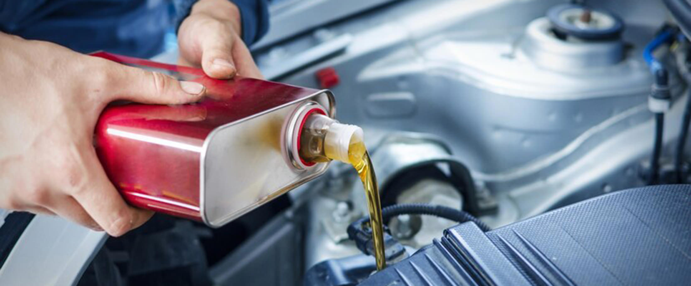 Mechanic Changing Engine Oil Car Vehicle 342744 260